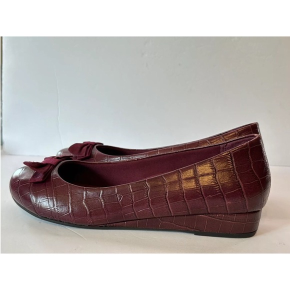 Vionic Orthaheel Lydia Croc Embossed Leather Low Wedge Ballet Flats Shoes Sz 11W - Picture 9 of 15